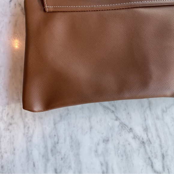 Classy Medium Clutch with Removable Shoulder Strap - Perfect for Any Occasion - Picture 12 of 14